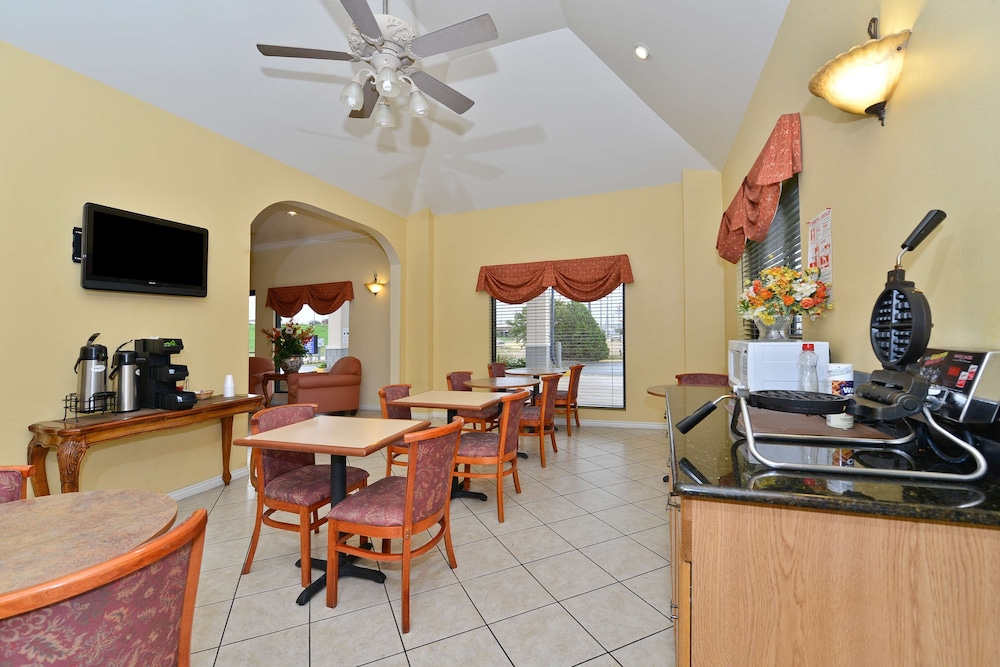 Americas Best Value Inn Hillsboro - photo 13