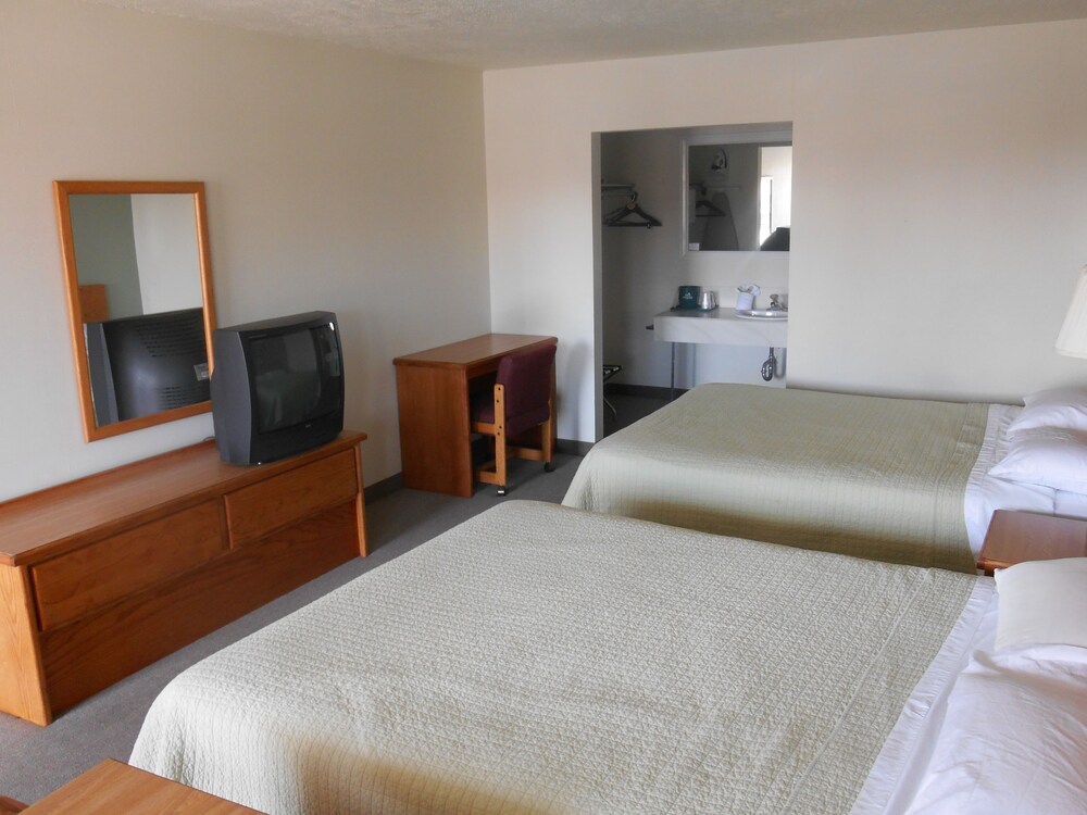 Henry's Fork Inn - photo 3