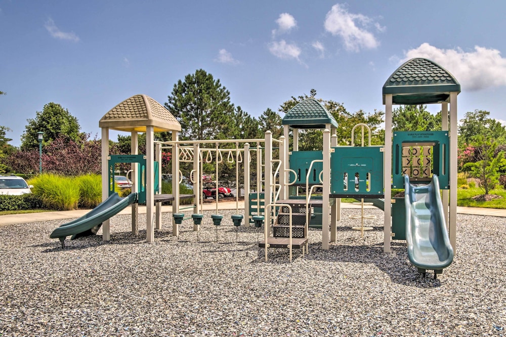 Resort Amenities & Screened Porch: Ocean View Home - photo 33