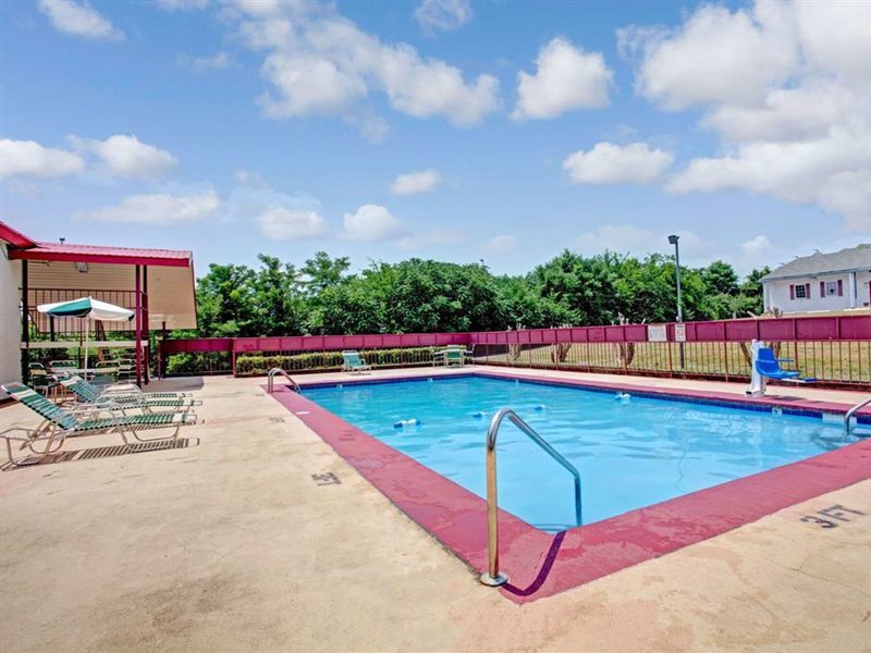 Days Inn by Wyndham Knoxville West - photo 6