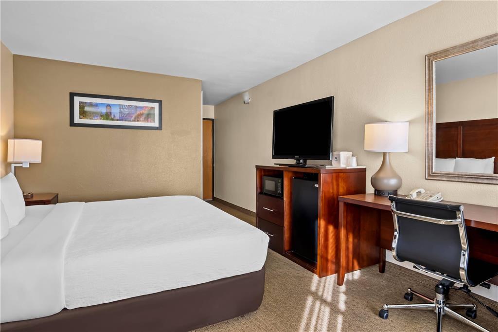 Quality Suites Irving Las Colinas - photo 11