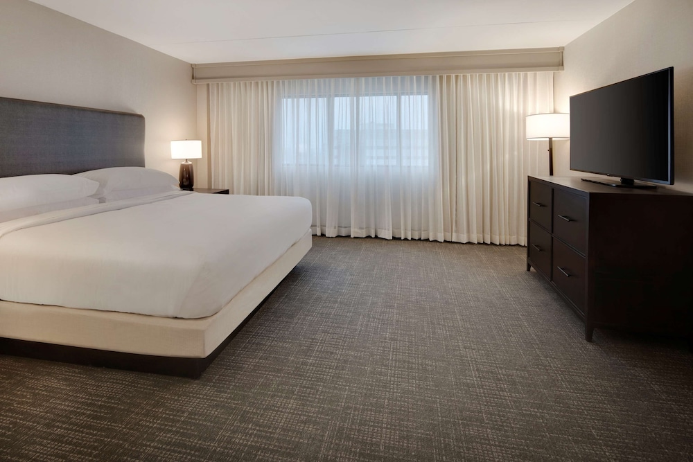 Embassy Suites by Hilton Detroit Troy Auburn Hills - photo 20