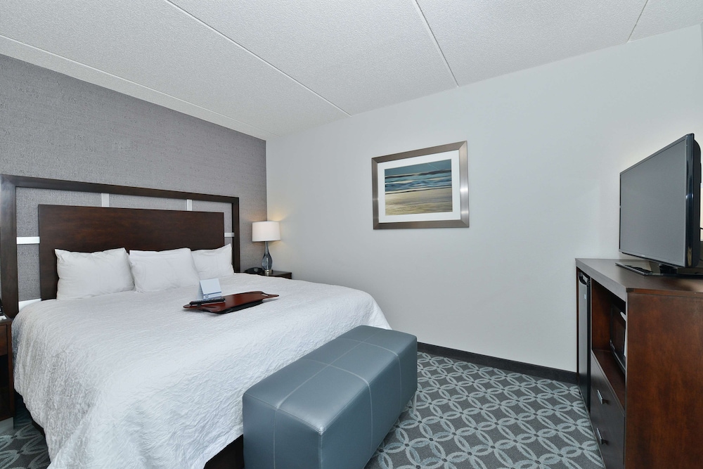 Hampton Inn & Suites Greensboro Coliseum Area - photo 18