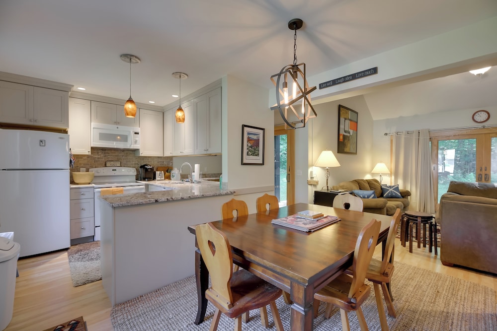 Waitsfield Condo w Pool & On site Trail Access