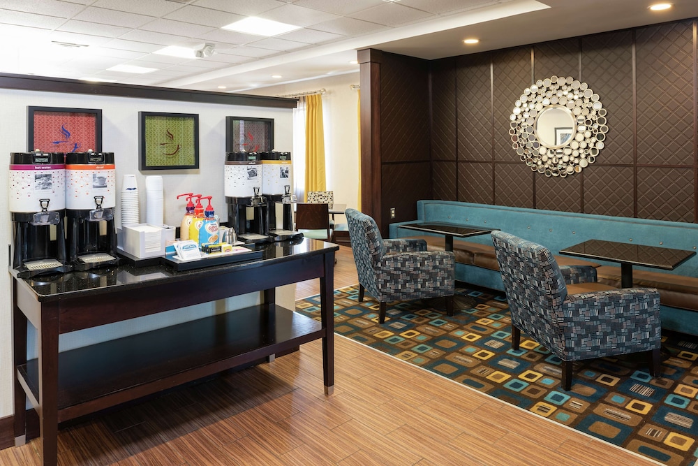 Hampton Inn & Suites Cleveland Airport Middleburg Heights - photo 52