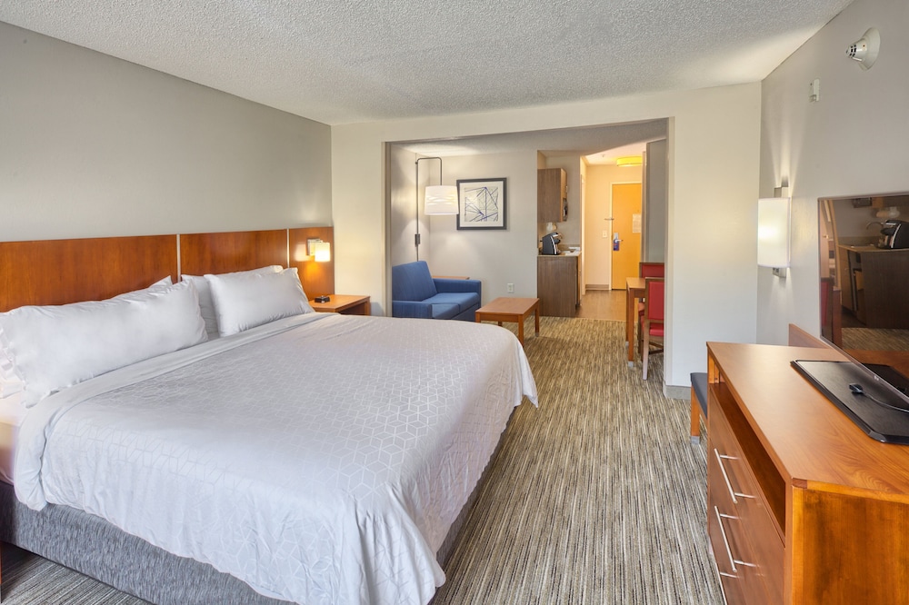 Holiday Inn Express & Suites Raleigh North Wake Forest an IHG Hotel - photo 2