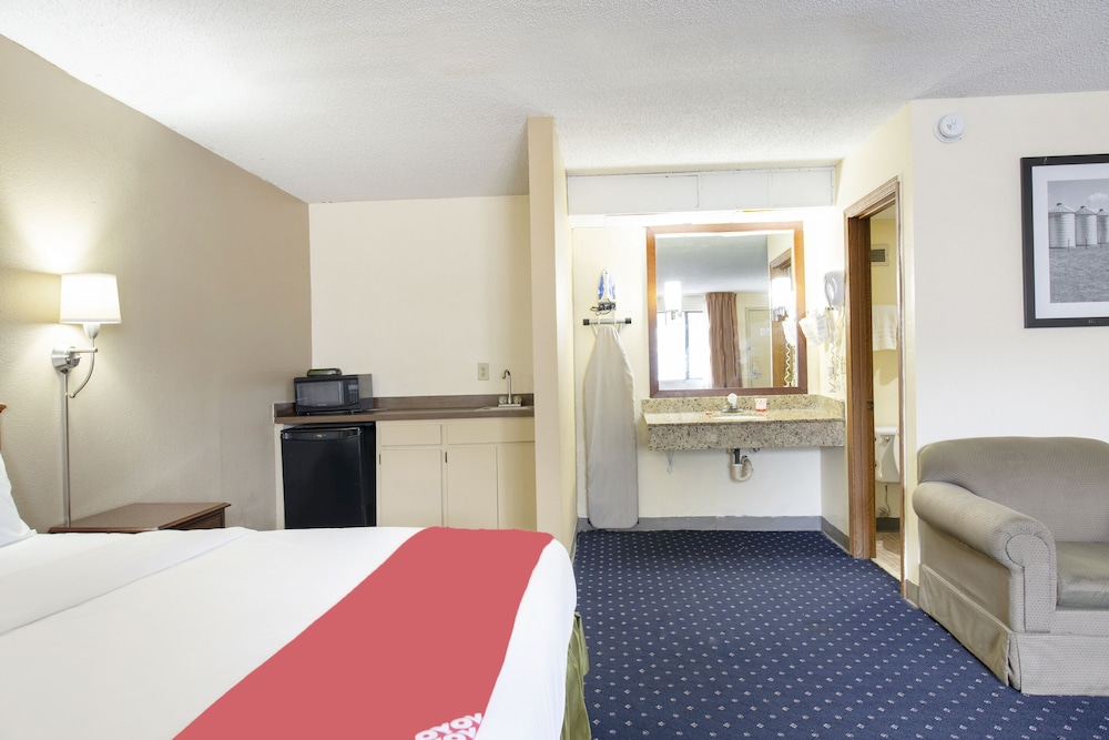 OYO Hotel Tulsa International Airport - photo 6