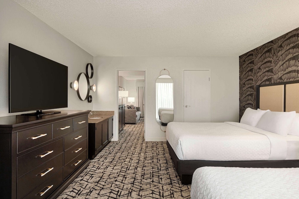 Embassy Suites by Hilton Fort Lauderdale 17th Street - photo 12