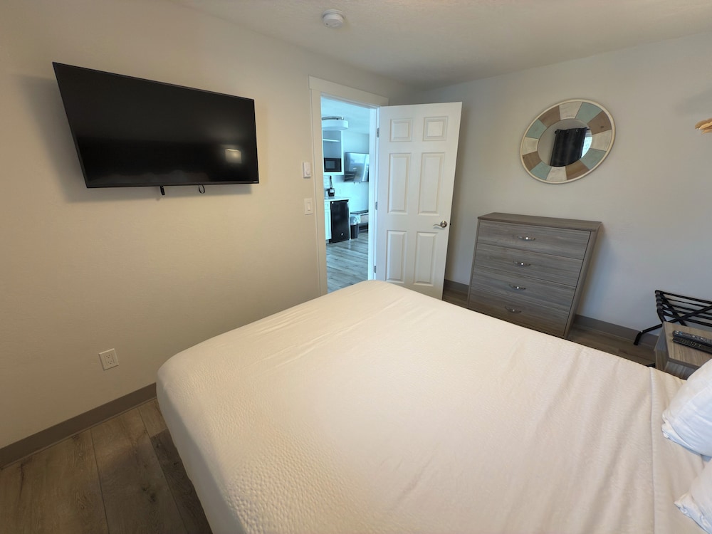 West Beach Suites - photo 44