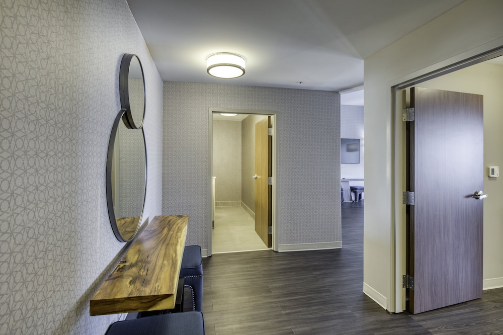 Holiday Inn Express & Suites Charlotte South End by IHG - photo 20