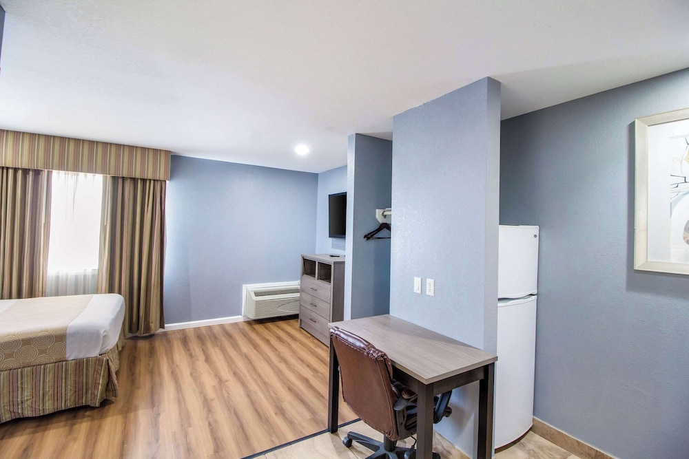 Rodeway Inn & Suites Port Arthur Groves - photo 18