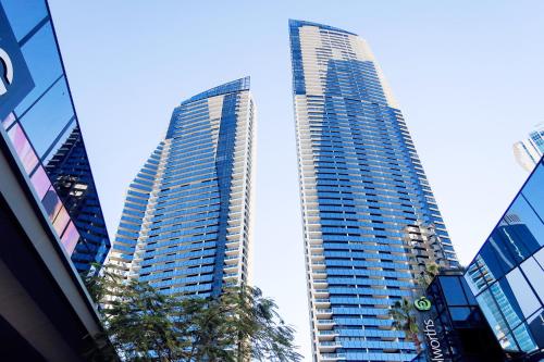 Circle On Cavill Surfers Paradise Apartments Holiday Paradise — 5-Star Luxury Hotel in Gold Coast, Australia
