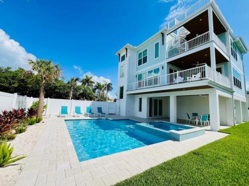 Luxurious 4BR pool home on Longboat Key Steps to the beach Longboat Dream — 4-Star Luxury Hotel in Longboat Key, United States