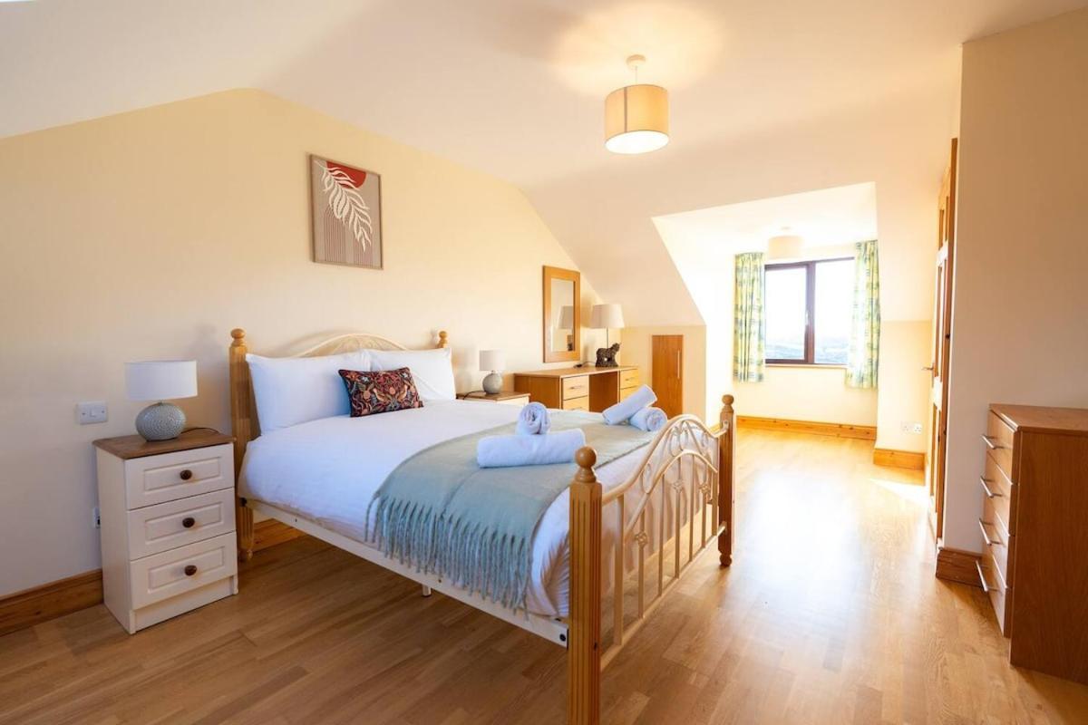 Tranquil Dingle Hideaway - carbon neutral hotel in Dingle