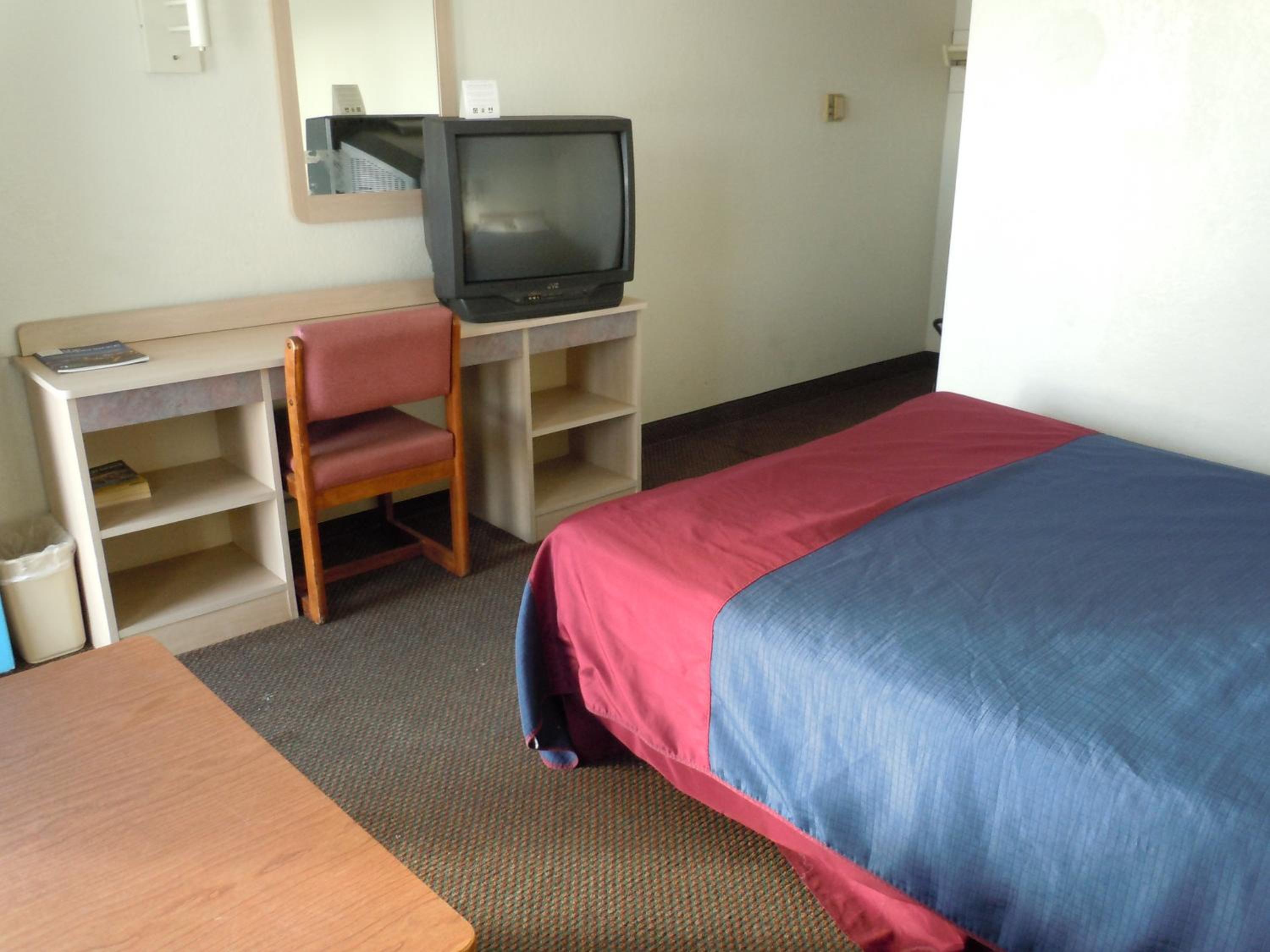 Travelodge by Wyndham Grand Rapids North - photo 13