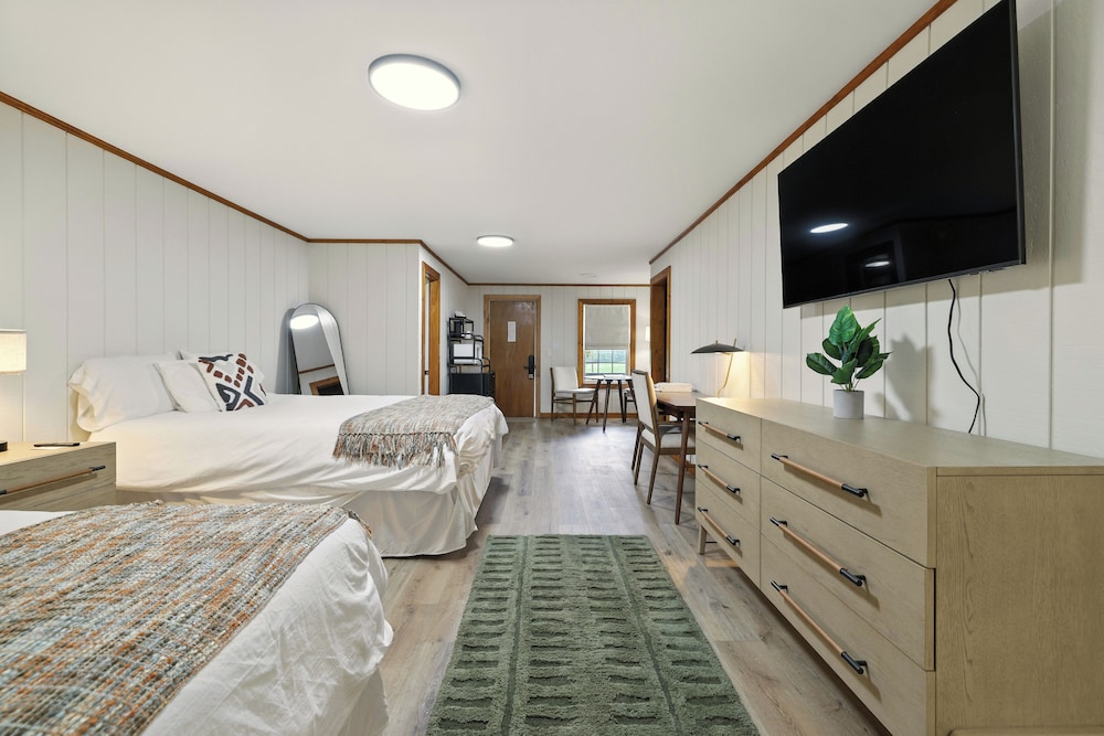 Hillside Motel LLC - photo 85