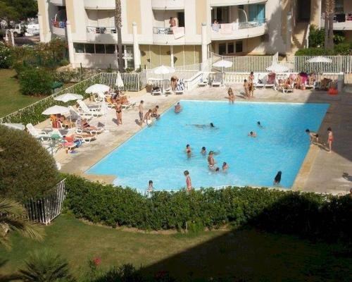 Frejus Le Cesaree Location de Vacances Parking Piscine Terrasse Wifi in Frejus, France