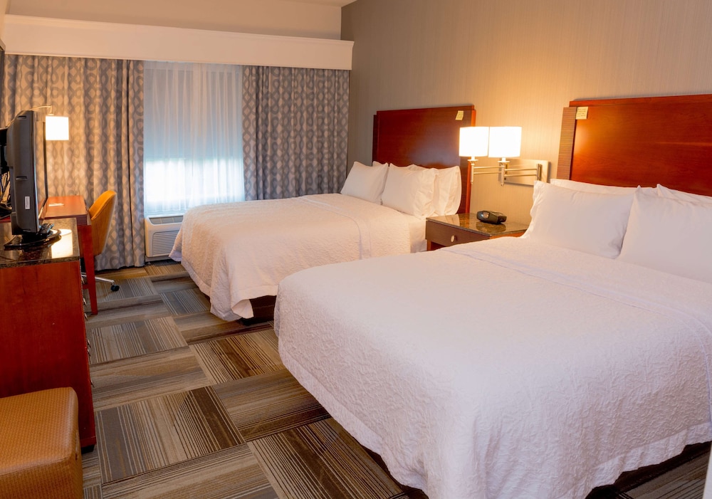 Hampton Inn & Suites Riverside Corona East - photo 12