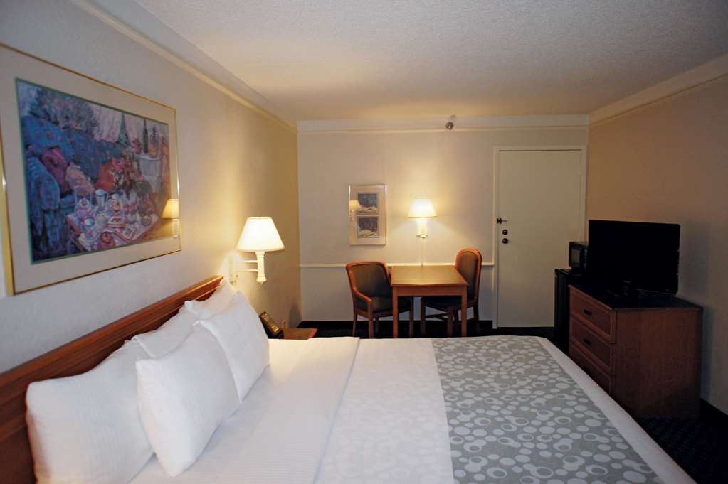 La Quinta Inn Tampa Bay Pinellas Park Clearwater - photo 18