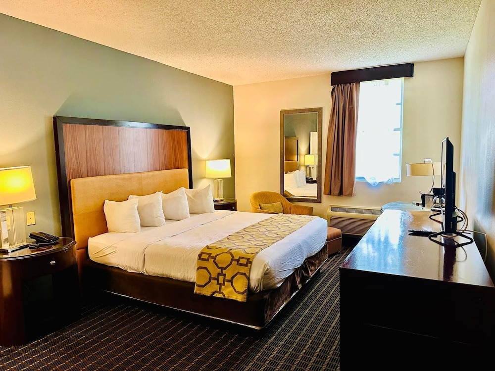 Belmont Inn & Suites - photo 9