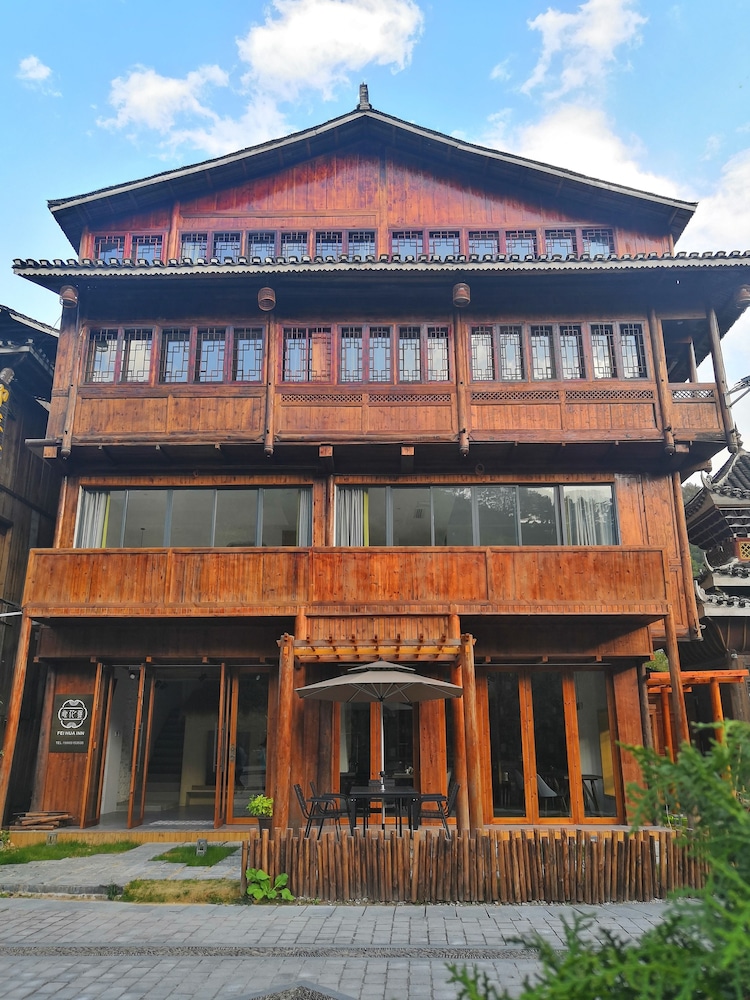 Feihua Inn — hotel in Longlisuo