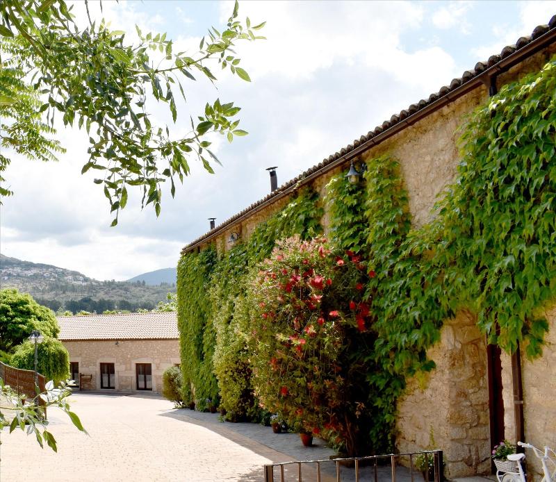 Hotel Rural A Velha Fabrica — hotel in Valverde Del Fresno