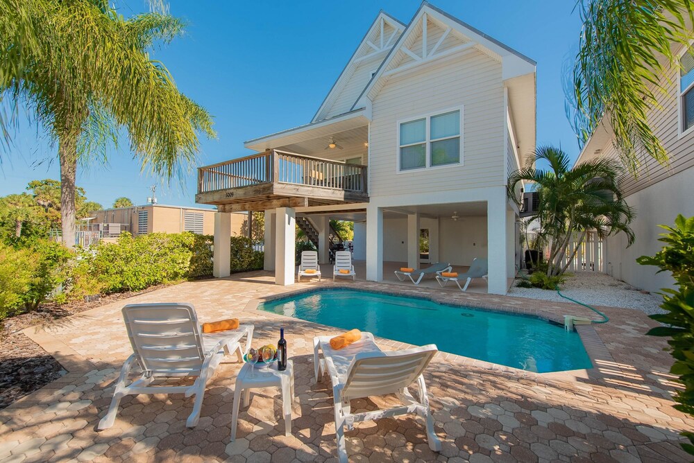 Seabreeze Cottage — 4-Star Luxury Hotel in Holmes Beach, United States