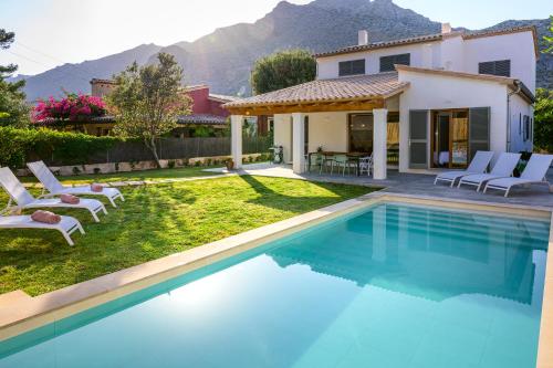 Villa Mar Clara by Sunvillas Mallorca — 4-Star Luxury Hotel in Alcudia, Spain