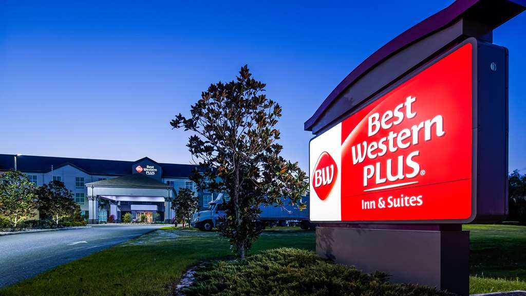 Best Western Plus Chain of Lakes Inn & Suites - photo 4