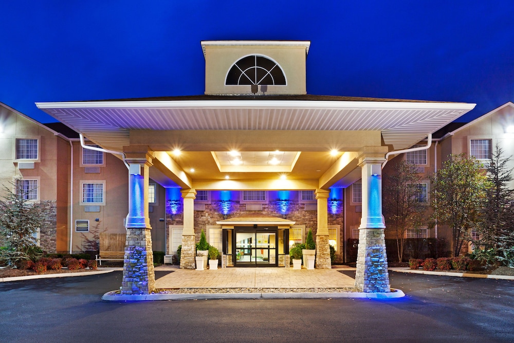Holiday Inn Express & Suites Alcoa by IHG - photo 38