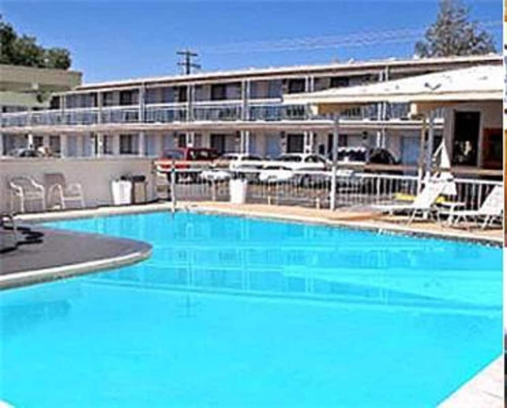 Holiday Motel - carbon neutral hotel in Winnemucca