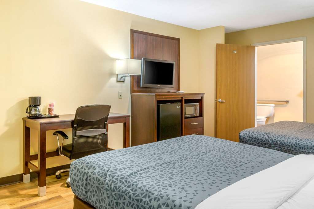 Econo Lodge West Coors Blvd - photo 10
