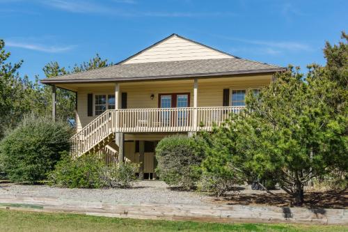 Pelican Palace by Oak Island Accommodations - featured photo