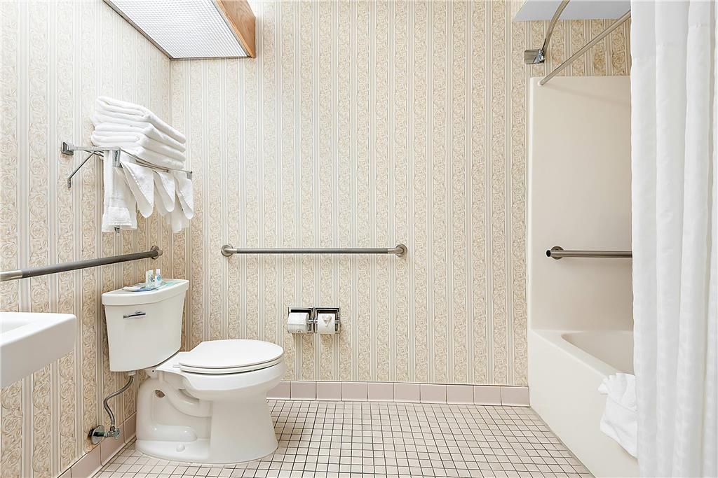 Comfort Suites New Orleans East - photo 13
