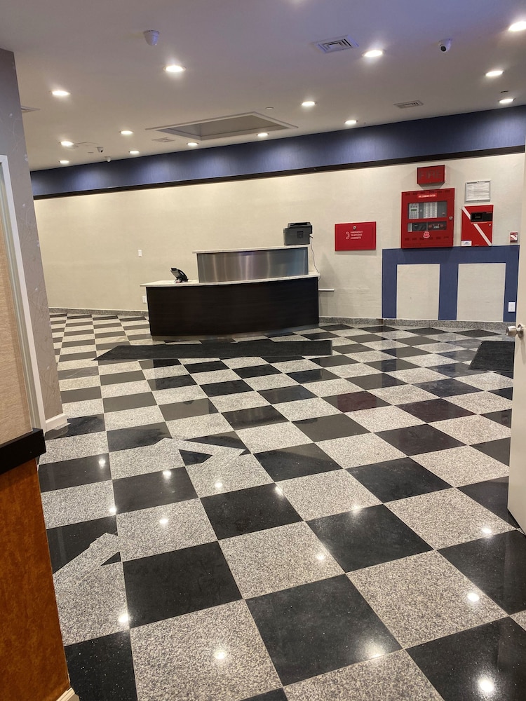 Hotel Key LaGuardia Airport - photo 52