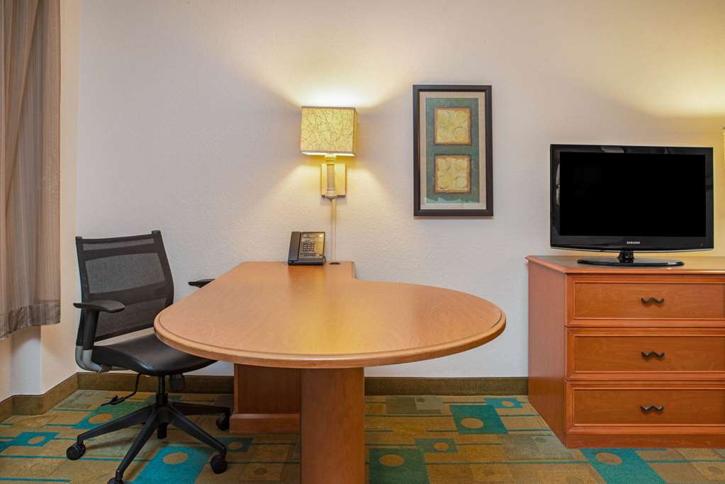 La Quinta Inn & Suites by Wyndham USF - photo 31
