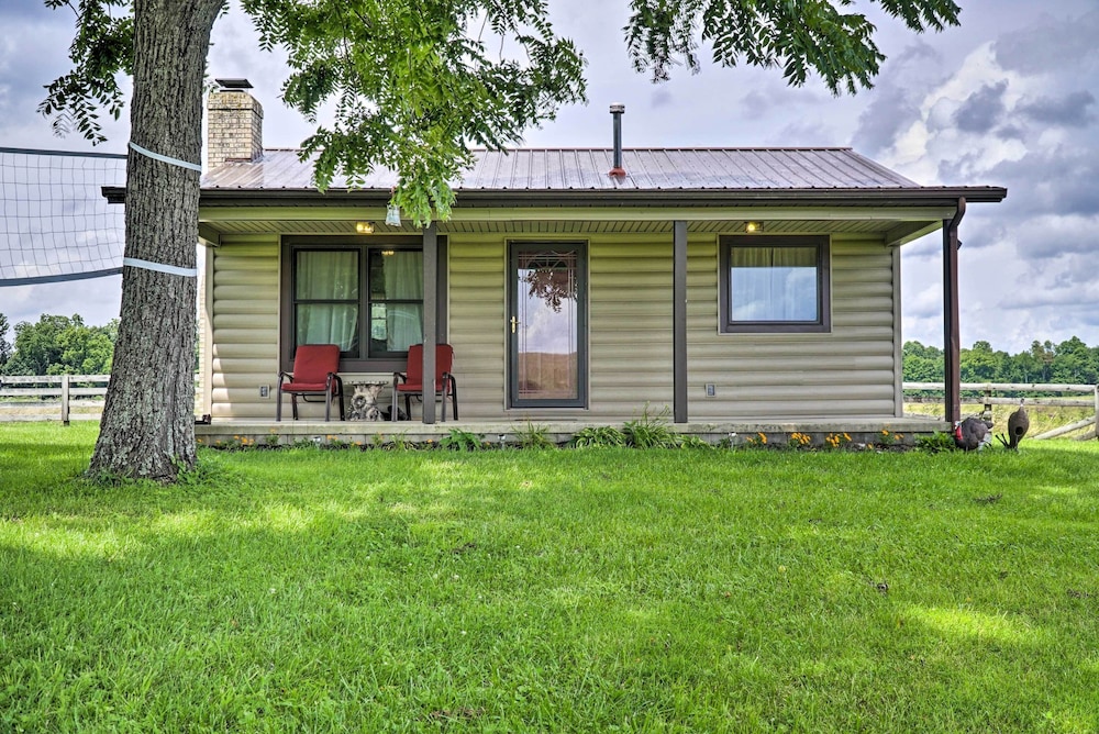 Mcarthur Cabin Peaceful Getaway On Farm 17939328 — Mcarthur