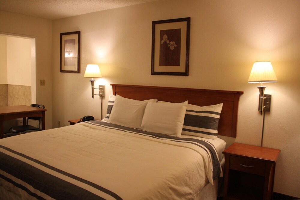 Port of Tacoma Inn - photo 3