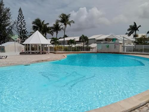 Mahina Appt avec piscine partagée — 4-Star Luxury Hotel in Saint-Francois, Guadeloupe