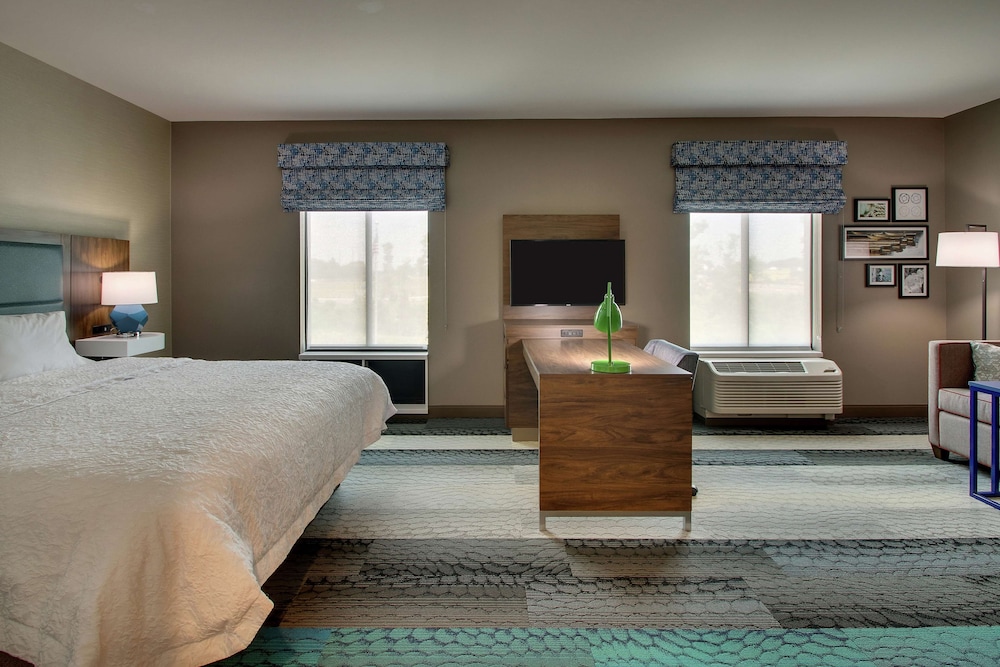 Hampton Inn & Suites Southport - photo 19