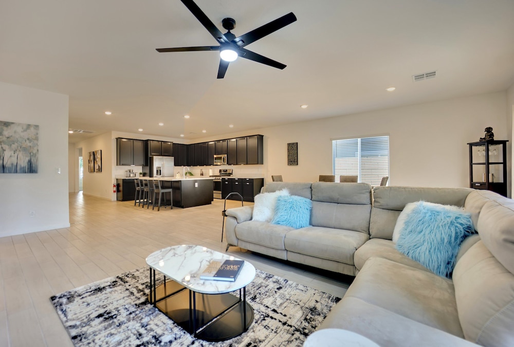 Casa Niva A Contemporary Oasis in the Heart of Las Vegas