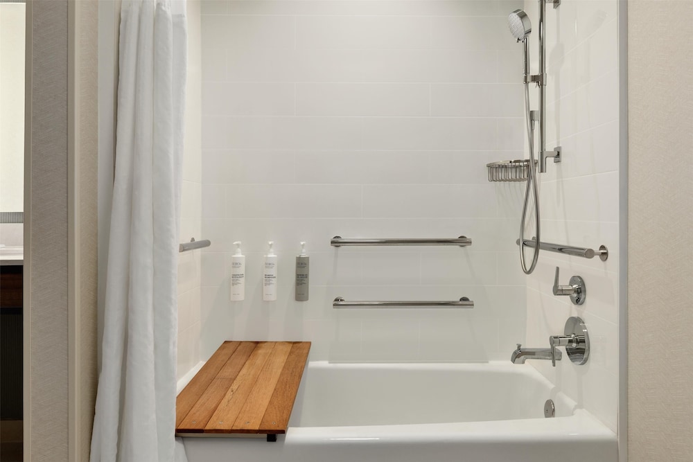 Hilton Garden Inn Riverhead - photo 22