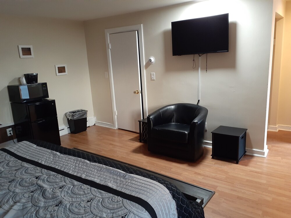 Town Line Motel - photo 36