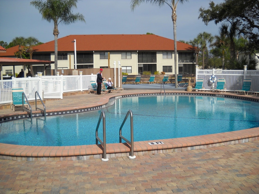 Shorewalk lakeview condo close to IMG — 4-Star Luxury Hotel in Bradenton, United States