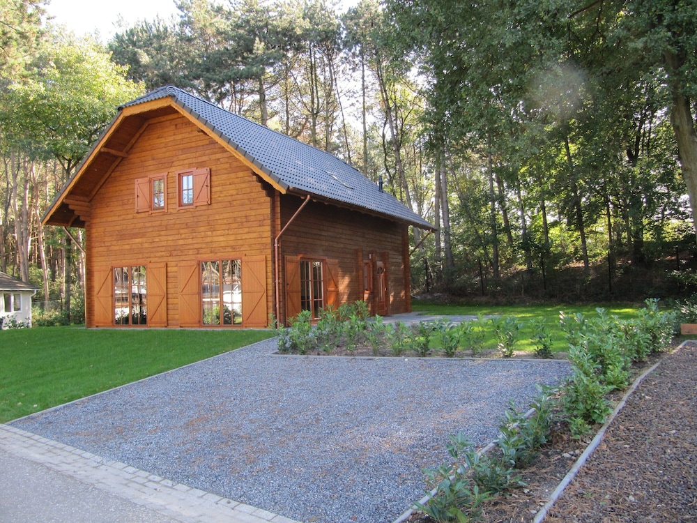 Wooden Chalet Located in the Achterhoek — 4-Star Luxury Hotel in Lochem, Netherlands