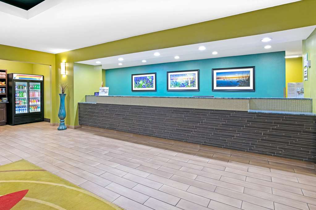 La Quinta Inn & Suites by Wyndham Paris - photo 5