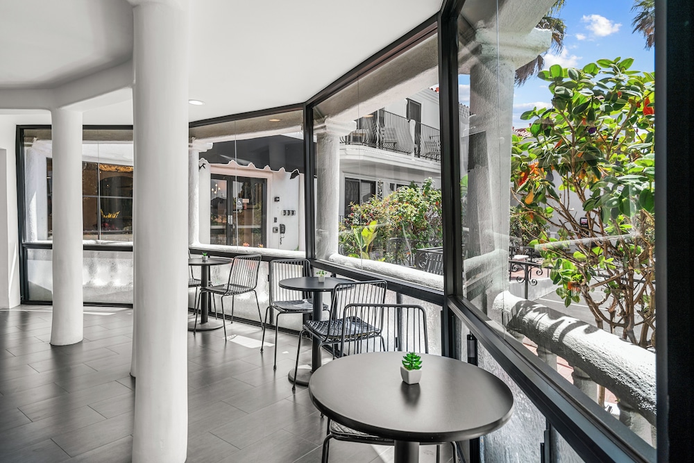 Masterpiece Hotel - photo 6
