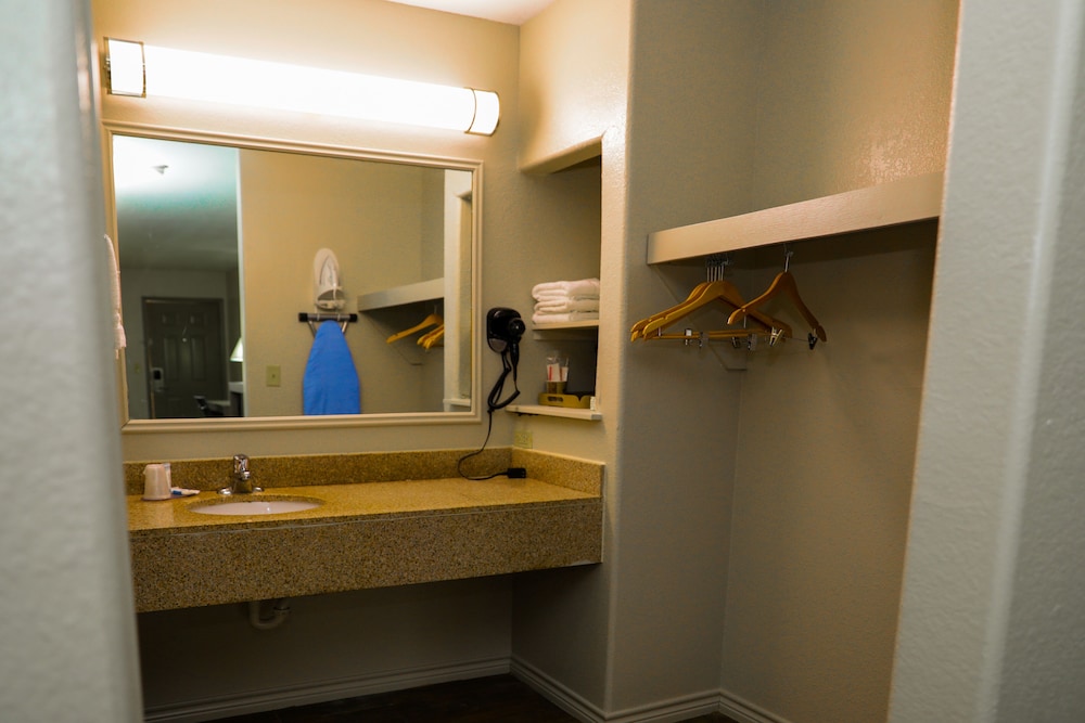 Wintergarden Inn - photo 17