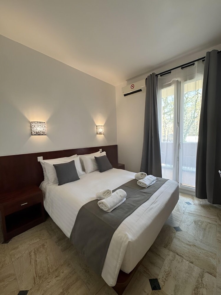 Hôtel du Parc - carbon neutral hotel in Aulnay-Sous-Bois