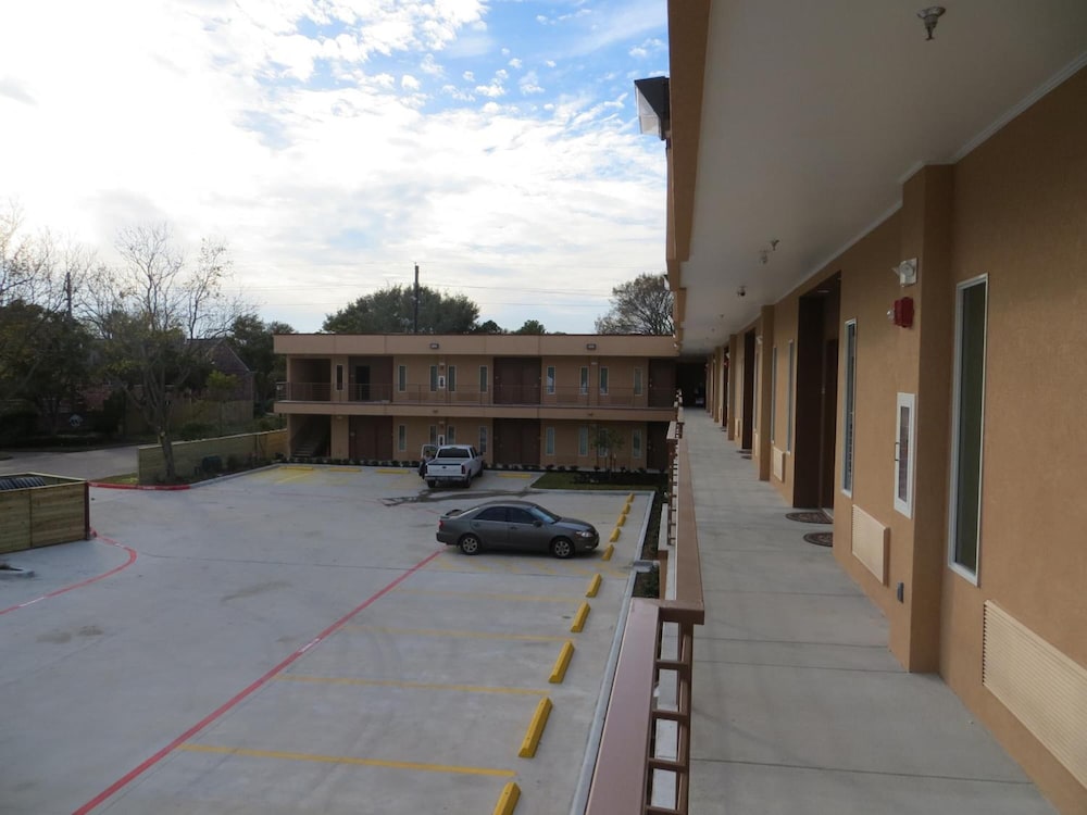 Crystal Inn Sugar Land - photo 26